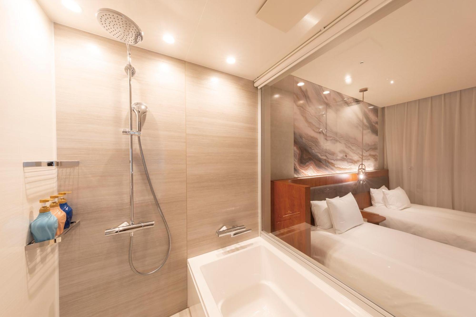 Hotel Springs Makuhari Premier Chiba Exterior photo