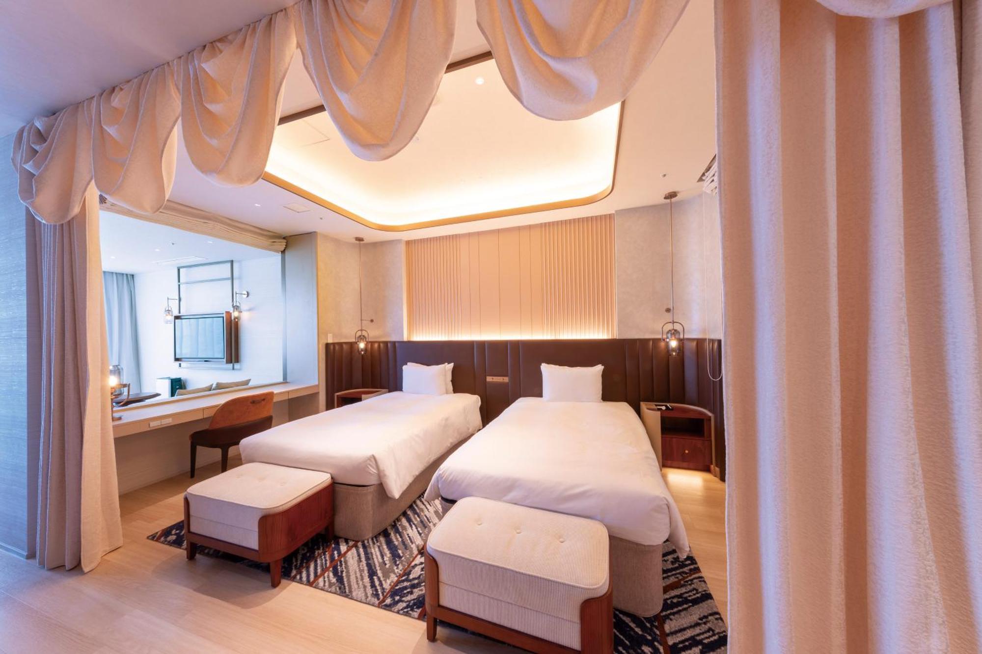 Hotel Springs Makuhari Premier Chiba Exterior photo